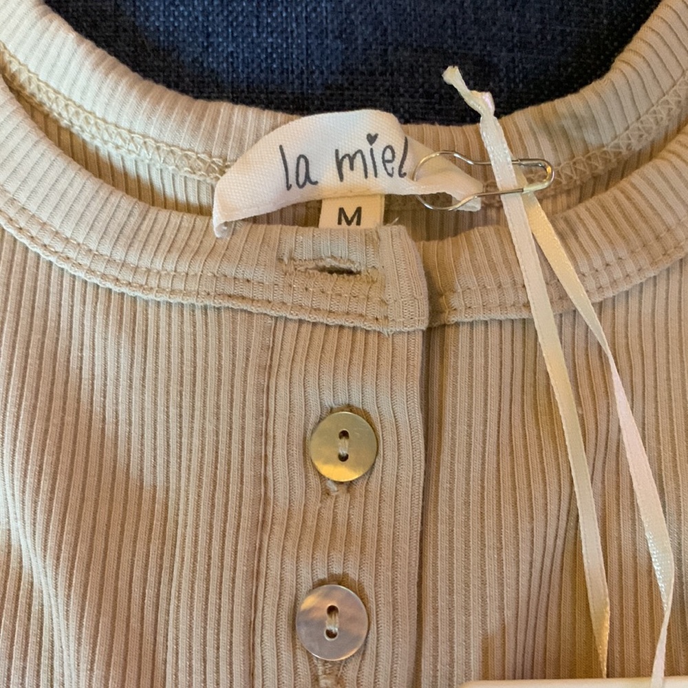 NWT Ribbed Tank - Picture 4 of 4